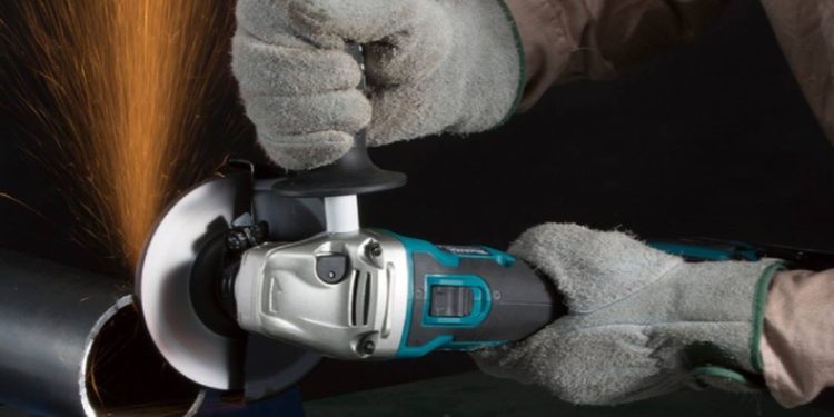 Tại Sao Bạn Nên Sử Dụng Máy Cắt Cầm Tay?