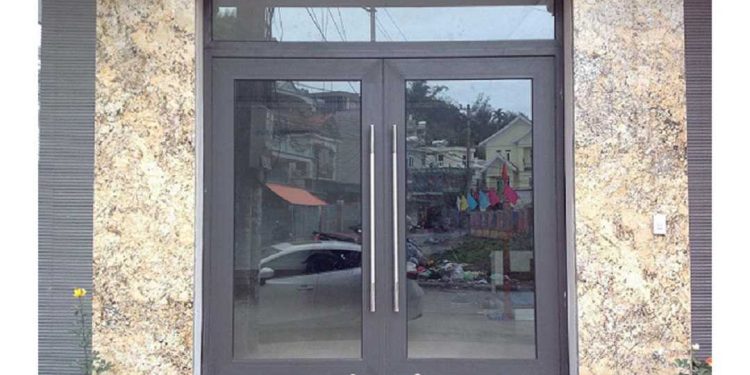 Sản phẩm cửa kính thủy lực 2 cánh