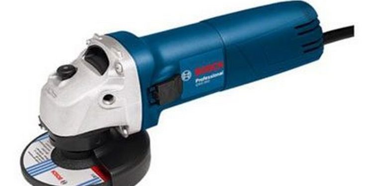 Chọn máy cắt cầm tay thương hiệu nổi tiếng là việc nên làm.