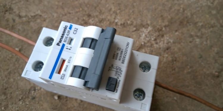 Aptomat chống giật là một lựa chọn tuyệt vời.