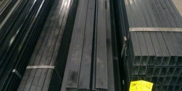 Giá thép hộp chữ nhật phụ thuộc vào nhiều yếu tố